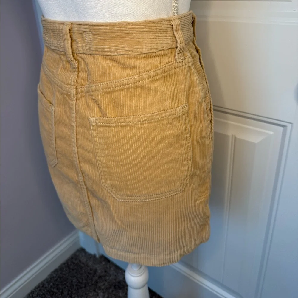 Hollister Beige Corduroy Mini Skirt with Zipper and Pockets - Picture 5 of 6